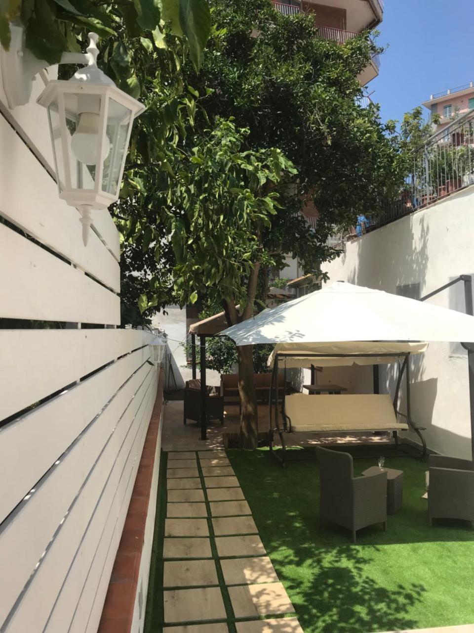 Virgilio’s Garden Bed and Breakfast Castellammare di Stabia Buitenkant foto